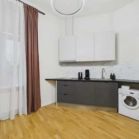 Апартаменти Vibrant Centre - Near Station Рига