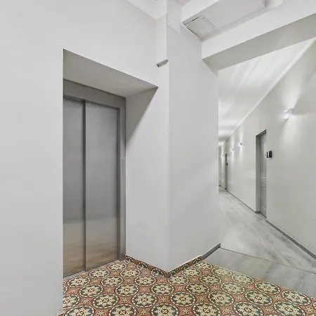 Апартаменти Vibrant Centre - Near Station Рига