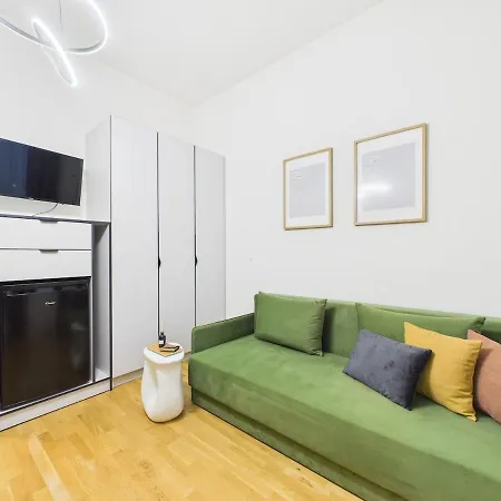 Vibrant Centre - Near Station Апартаменти Рига