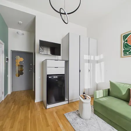 Vibrant Centre - Near Station