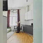 Vibrant Centre - Near Station شقة